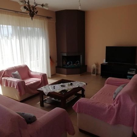 Rural 3-Bedroom House カラマタ エクステリア 写真