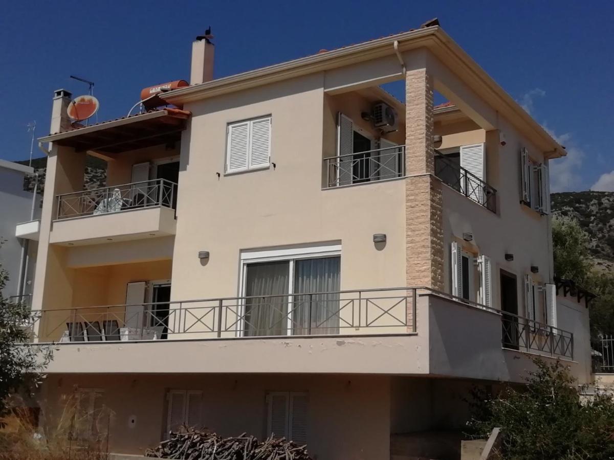 Rural 3-Bedroom House カラマタ エクステリア 写真